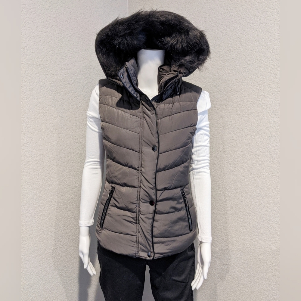 Like new YMI taupe puffer hooded vest